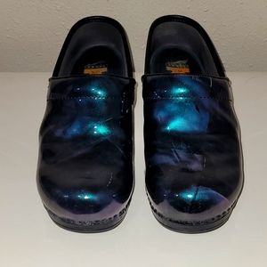 Size 39 Dansko XP clogs